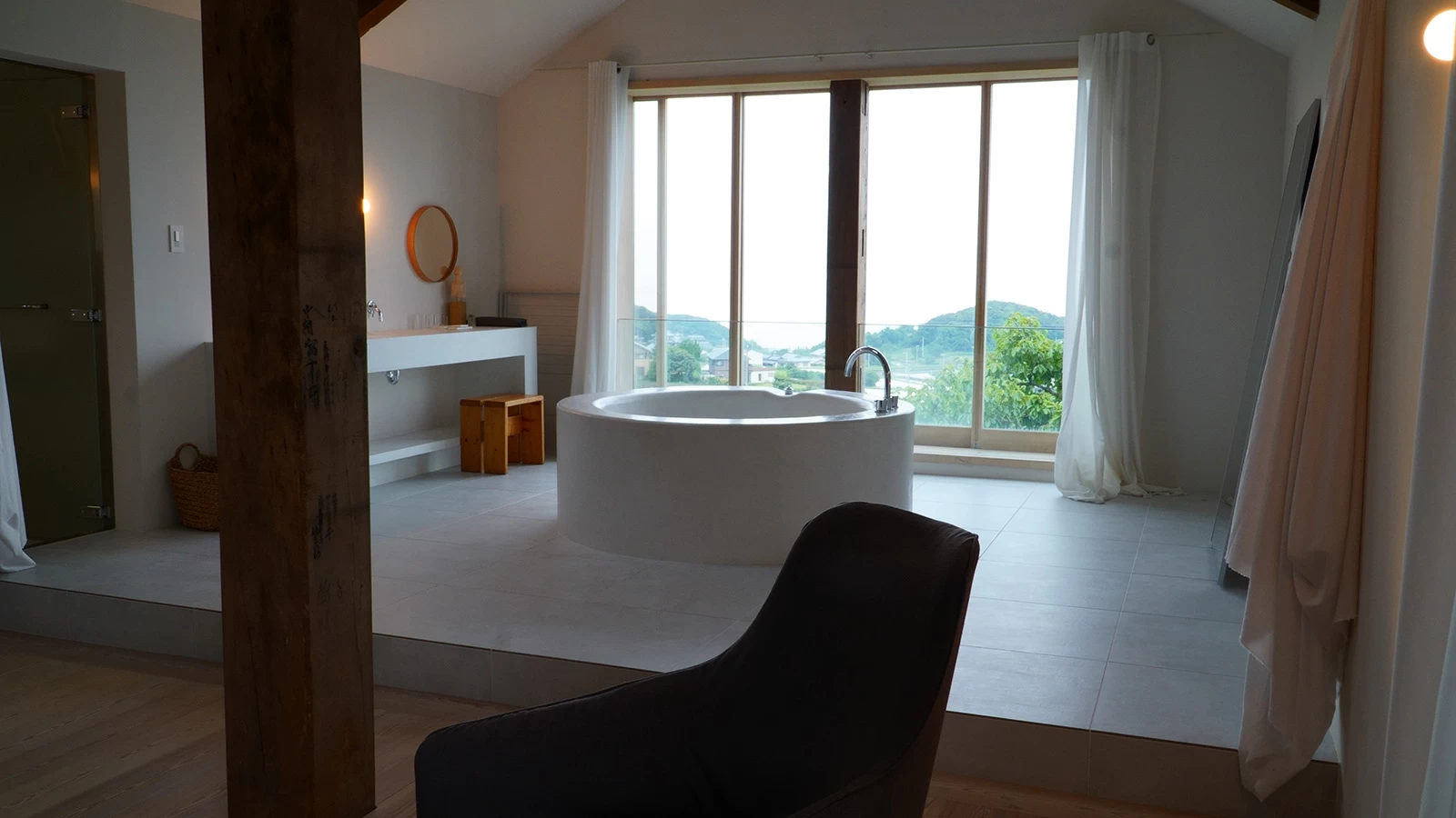 ハーブ蒸留体験も楽しめる！一棟貸し宿「TERROIR」で贅沢リトリート