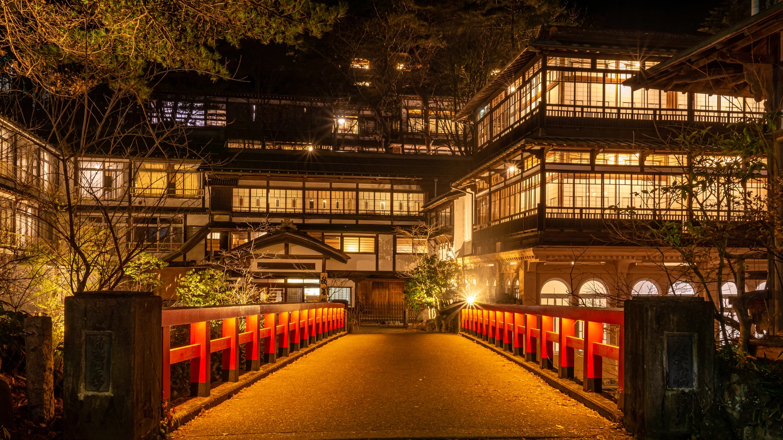 奇跡の「四万ブルー」とレトロな温泉街へ！四万温泉完全ガイド｜アクセス・日帰り・モデルコース