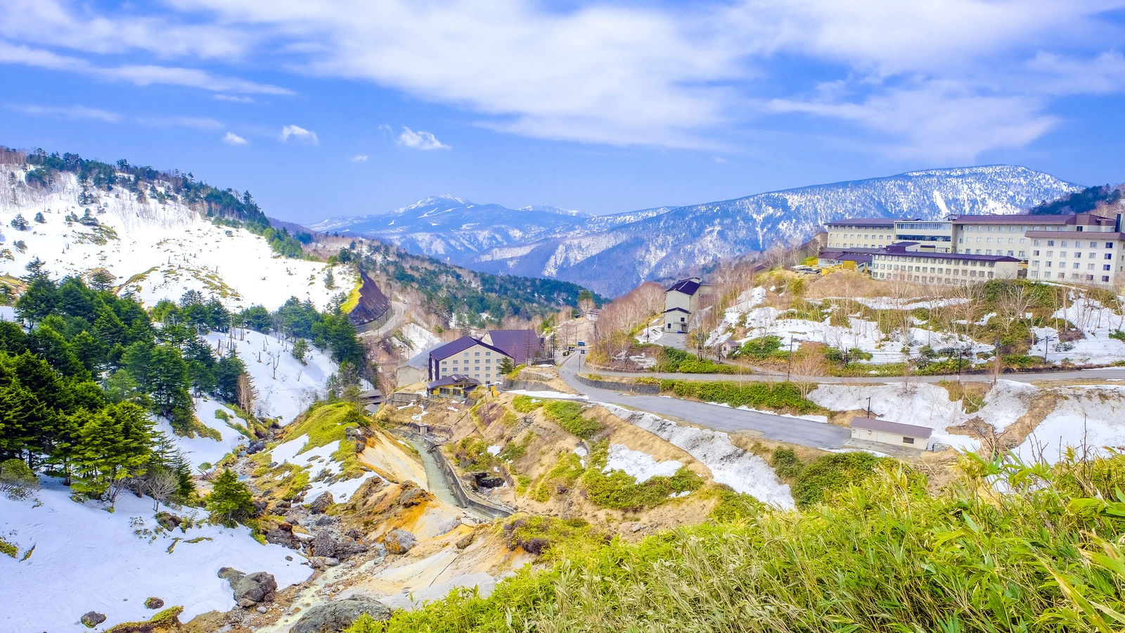 万座温泉完全ガイド|標高1,800mの白濁硫黄泉と絶景ドライブ・最新アクセス事情