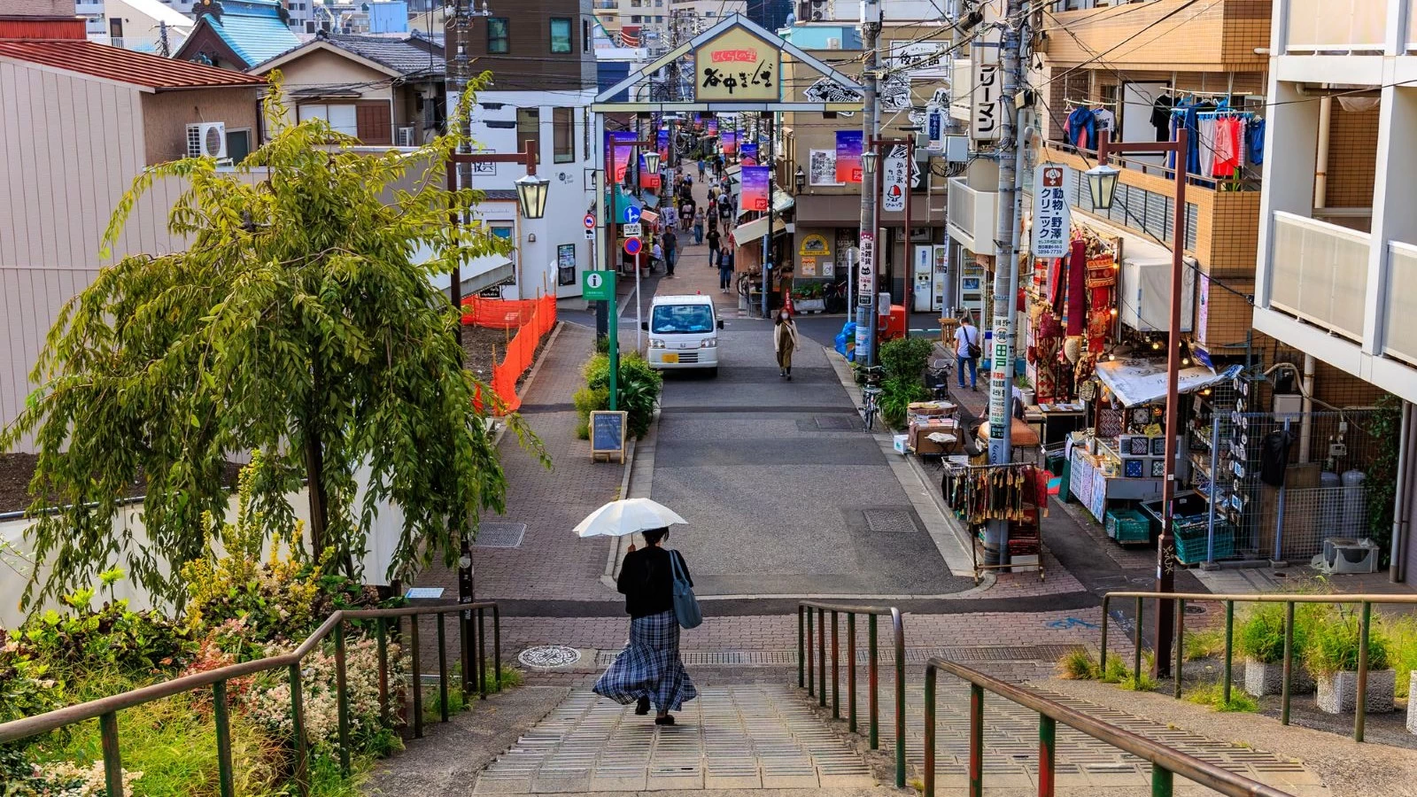 東京の食べ歩きスポットを巡る旅10選。下町商店街から最新グルメが集まる街までご紹介！