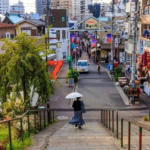 東京の食べ歩きスポットを巡る旅10選。下町商店街から最新グルメが集まる街までご紹介！