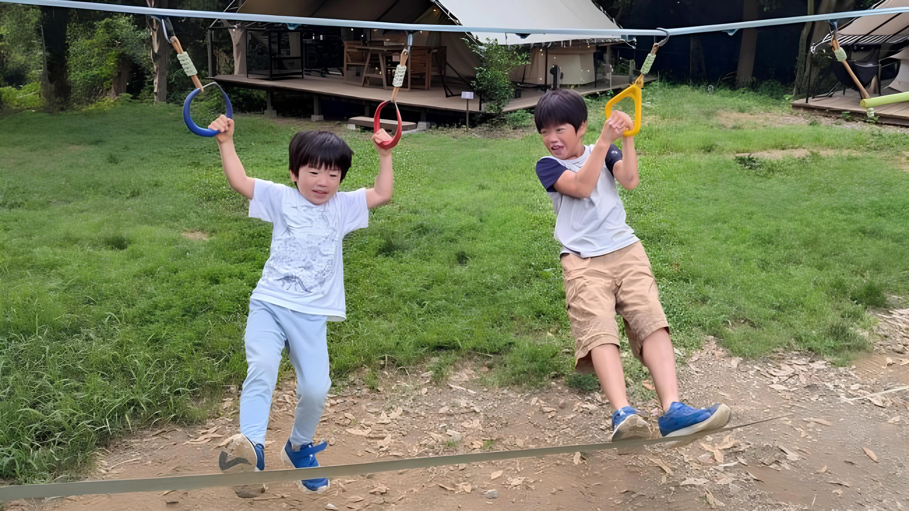 都心から90分の海辺で親子旅。大人の自由時間が叶う「クスクスグランピング真鶴」