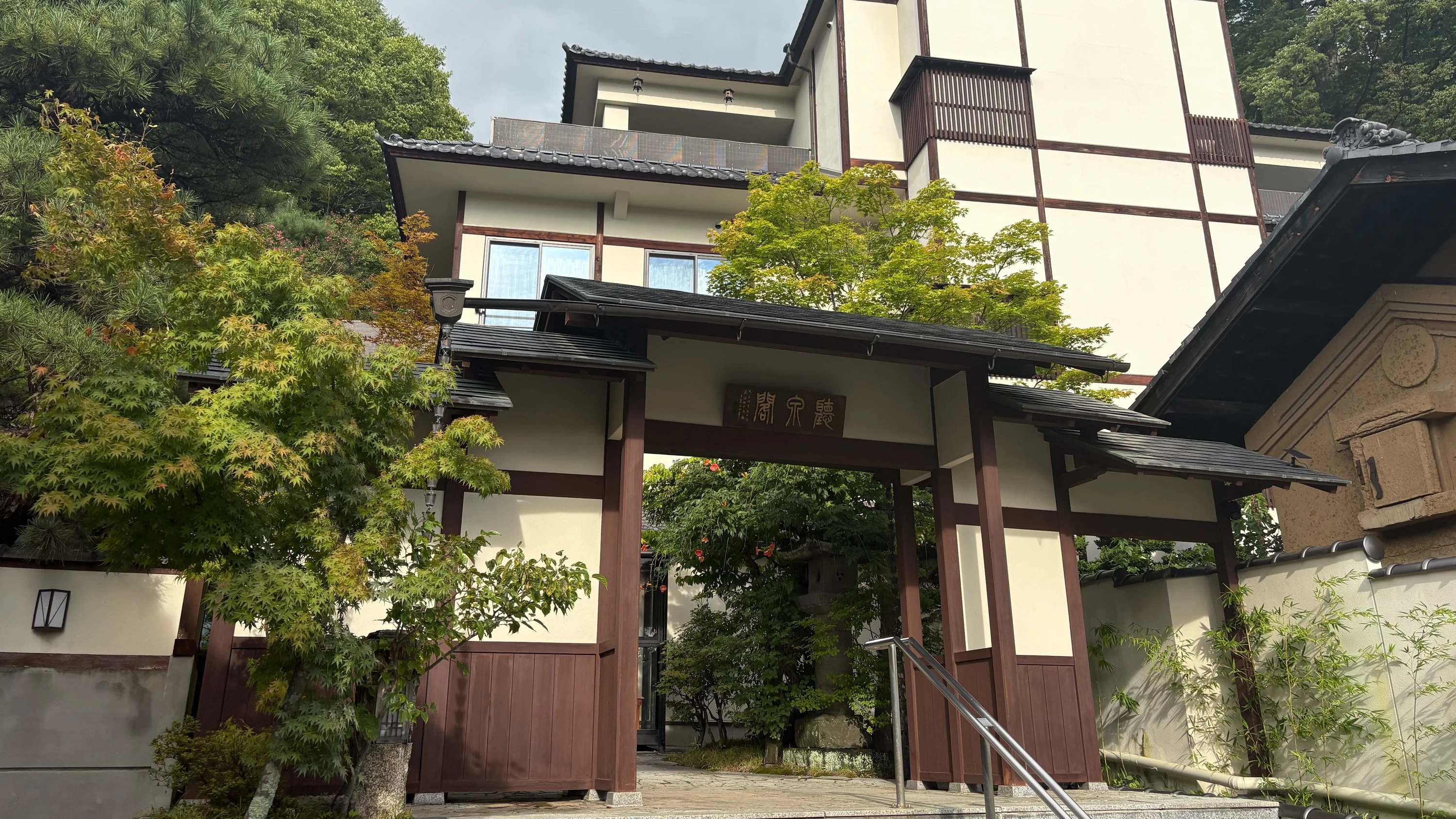 文豪も愛した名湯宿「聴泉閣かめや」へ。諏訪大社四社巡りで運気を高めるご褒美女子旅【体験レポ】