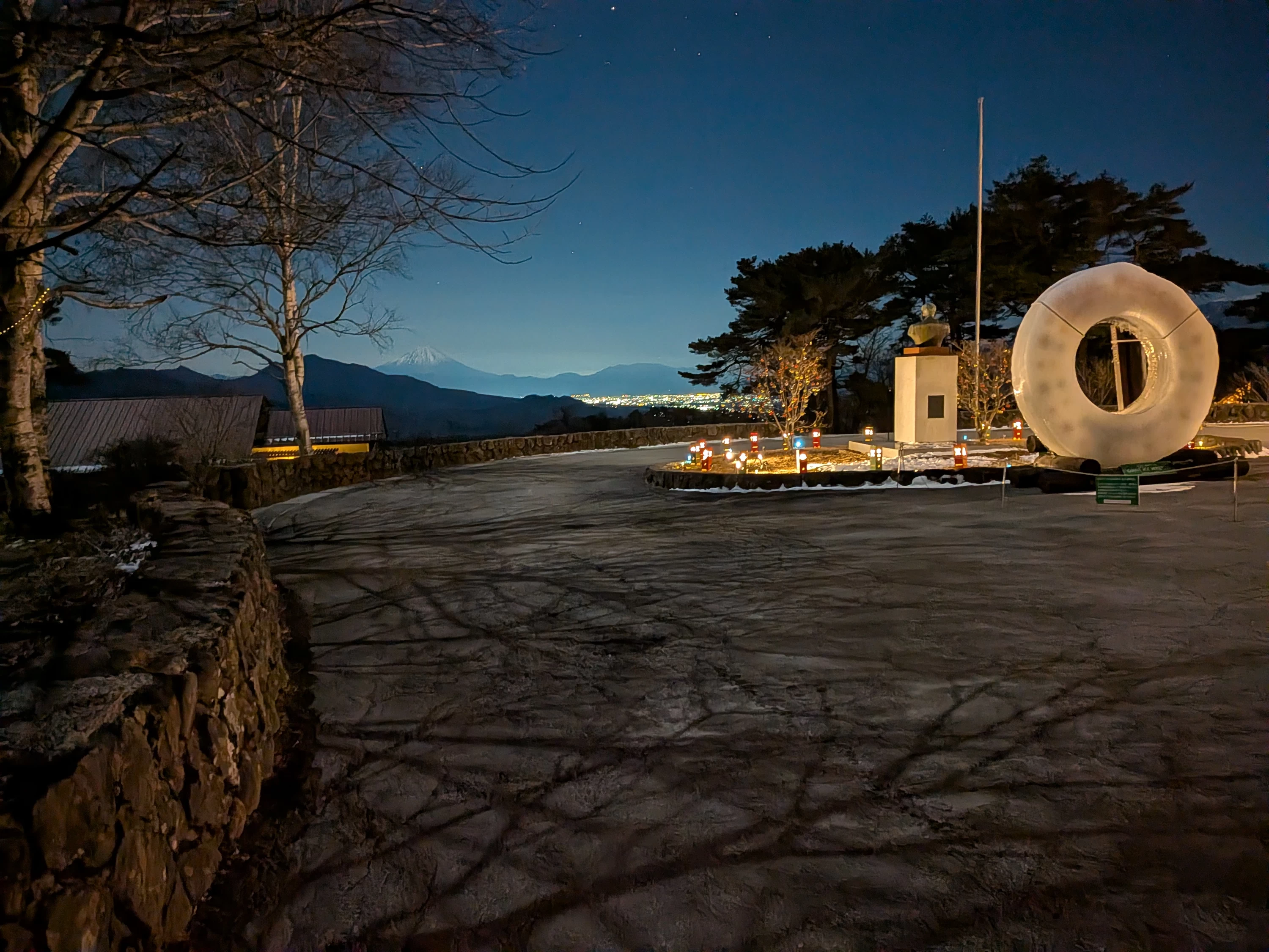 昼間とは違った光景が広がっています