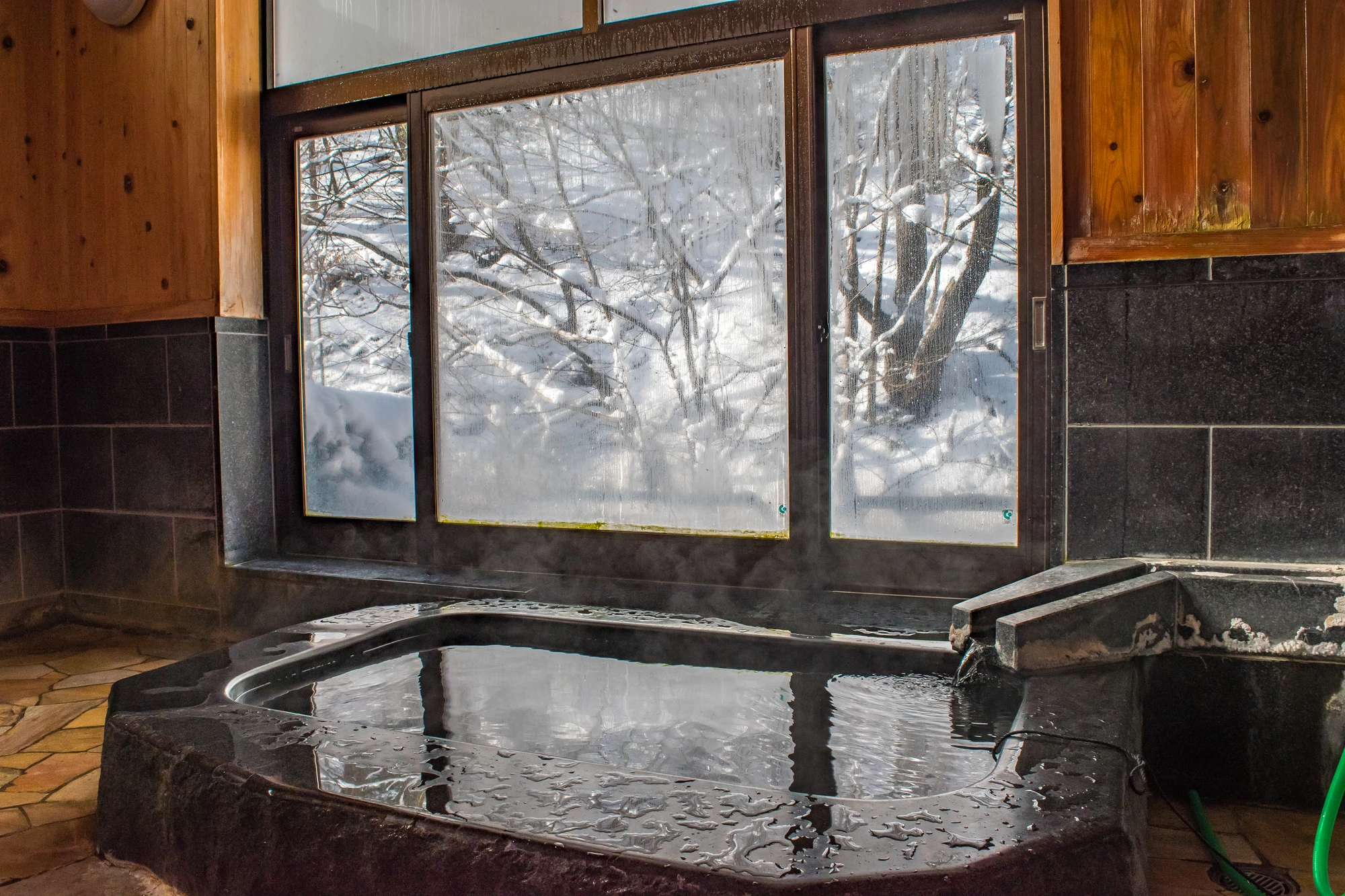 四万温泉無料共同浴場 御夢想の湯