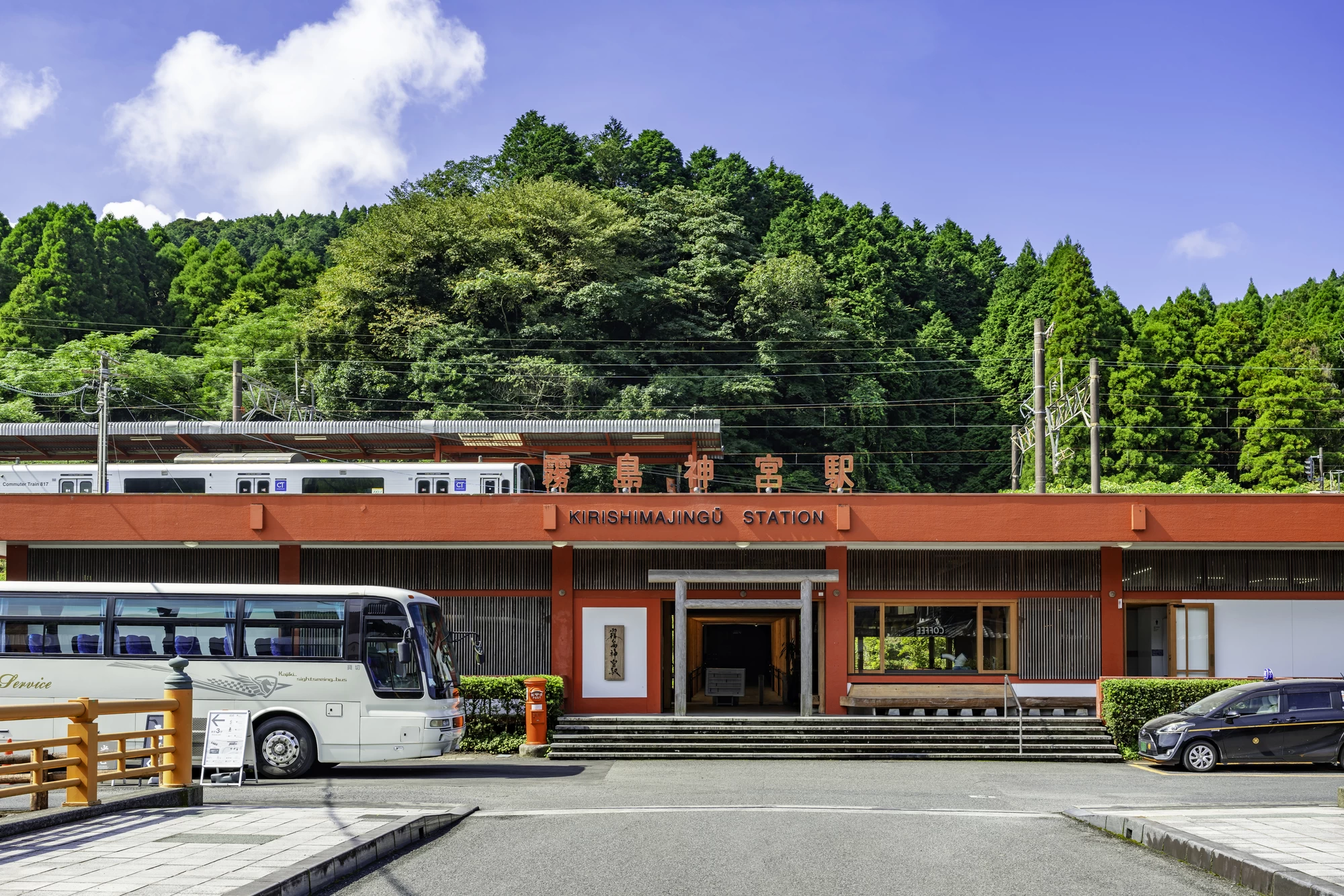 霧島神宮駅とバス