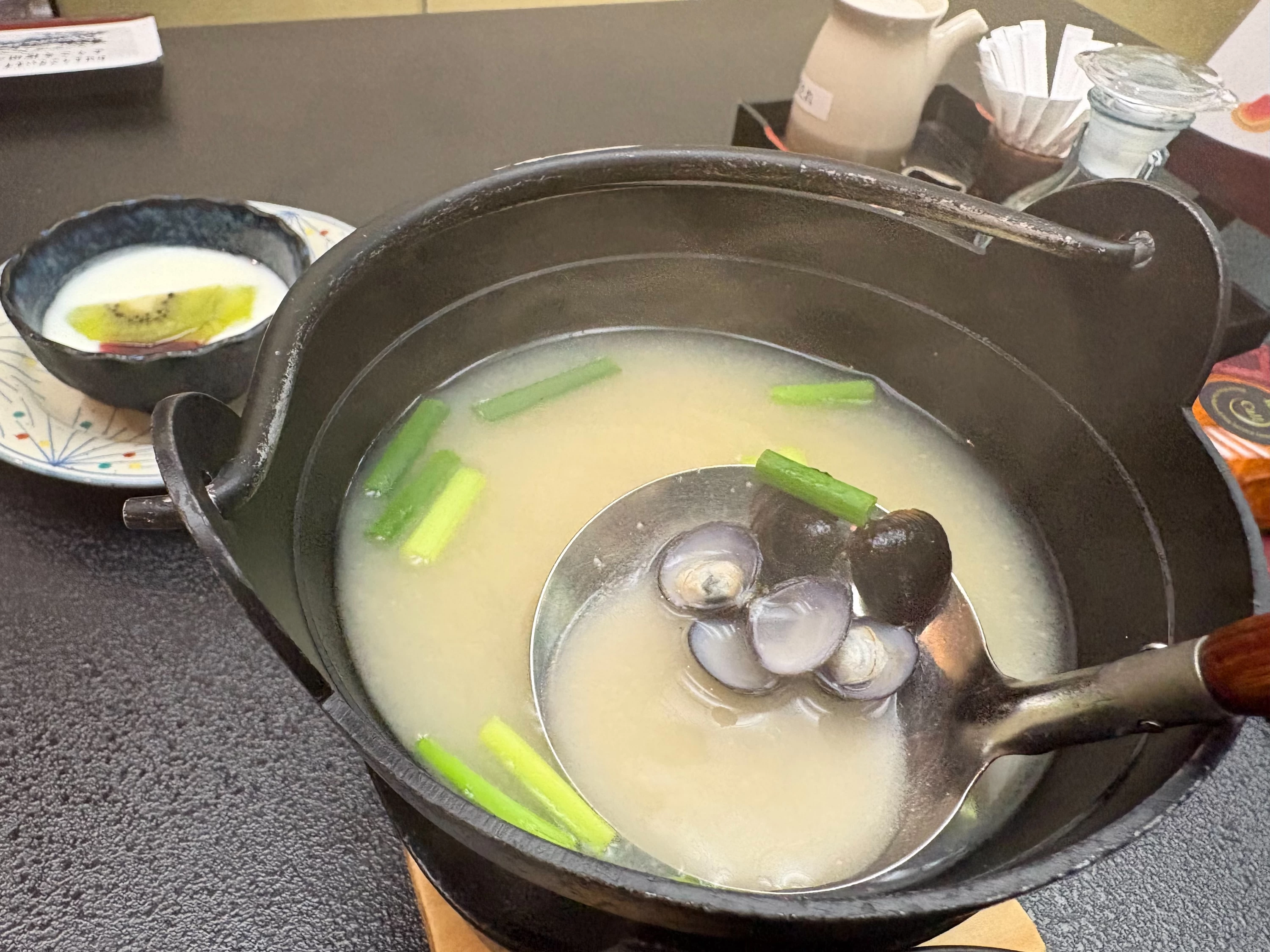 二日酔いの朝に嬉しいしじみのお味噌汁