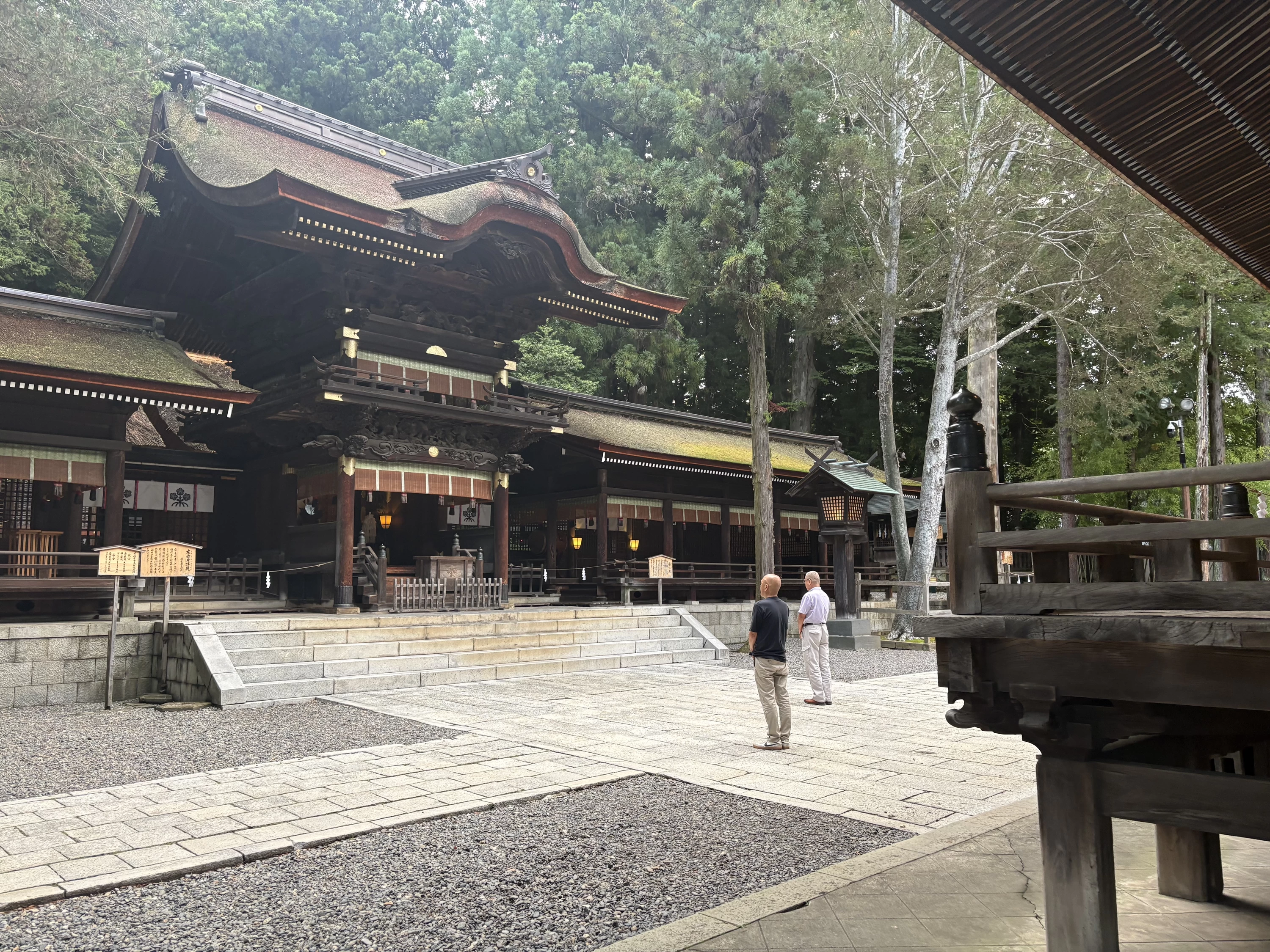地元の方と一緒に朝饌祭(ちょうせんさい)に参加