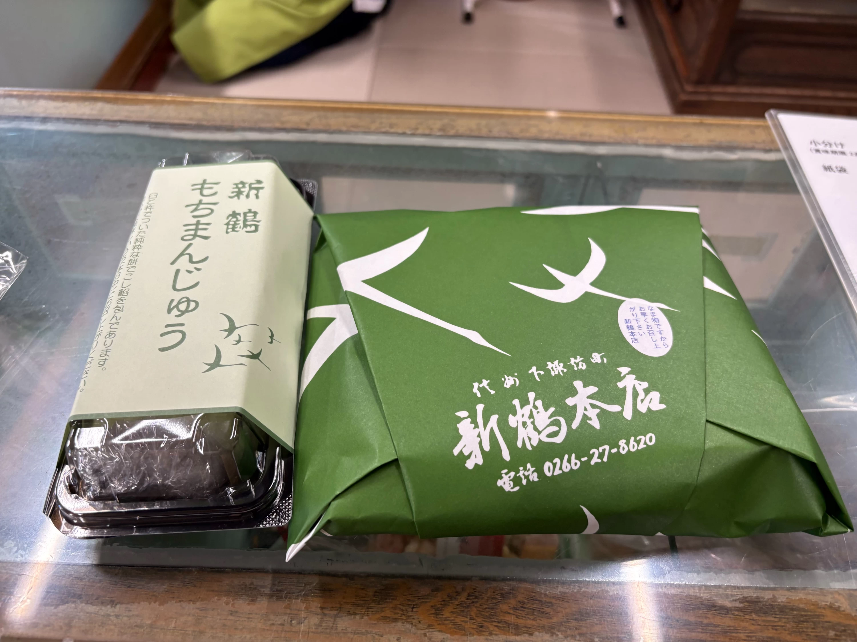 「塩羊羹」と「もちまんじゅう」