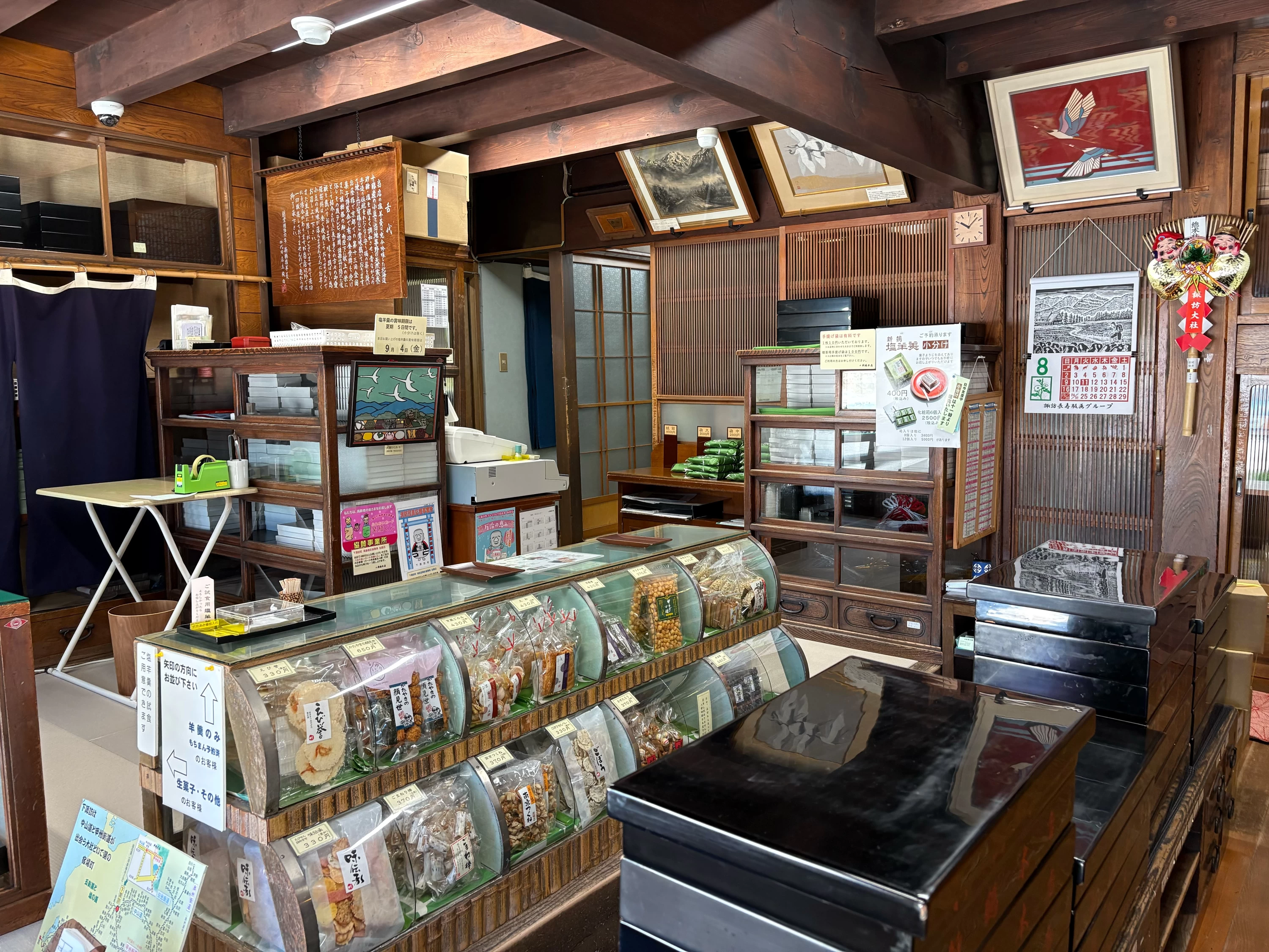 歴史と風情が漂う店内