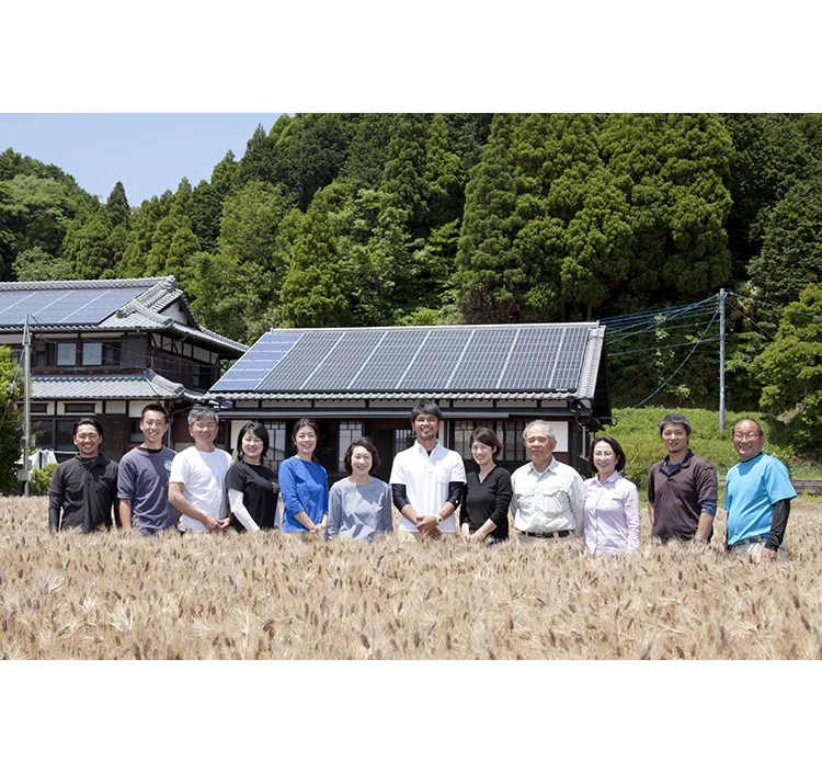 美味しいお米を届けるために、種まきから袋詰めまでの約300の工程を自らの手でおこなう