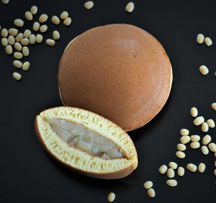 北海道産の白小豆を使用した白あんのどら焼きはさっぱりとした味わい