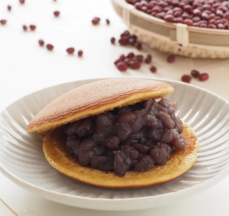 あんこにもどら焼き生地にも全てきび砂糖を使用した小嶋や特製きび糖どら焼き