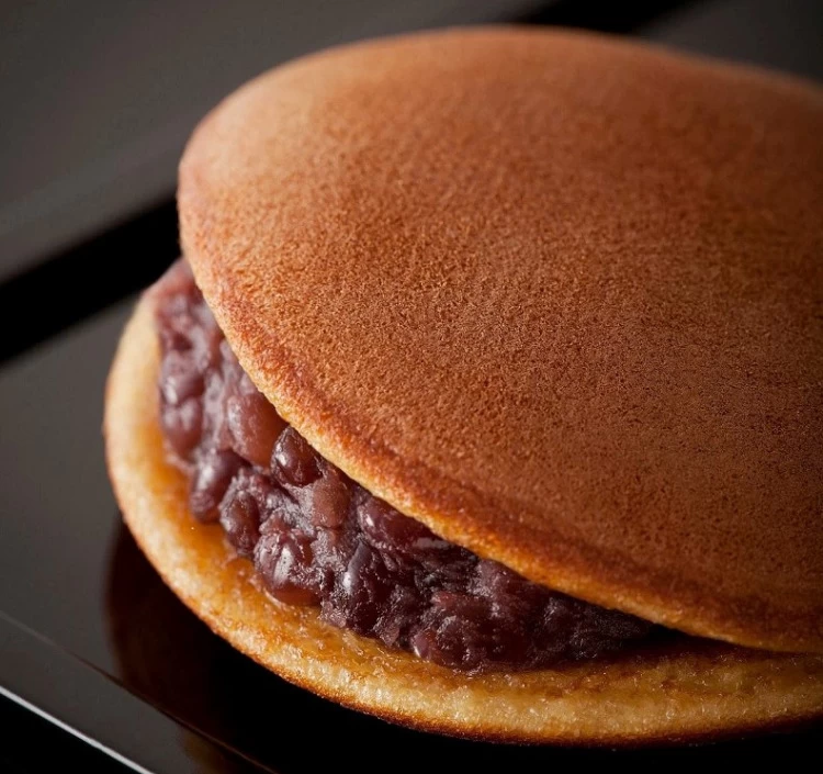 優しい甘さが美味しいと人気のどら焼き