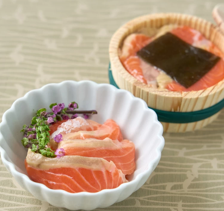 【化粧箱入り半樽（85g）×2個】ふくいサーモンの昆布締め・小鯛の笹漬け