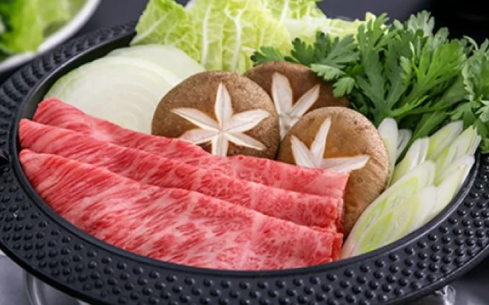 千屋牛と岡山県産野菜のすき焼きセット（3〜4人前）（送料込）