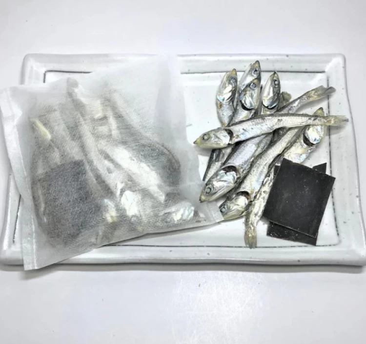【伊吹いりこ真昆布だしパック/120ｇ(20ｇ×6袋)】