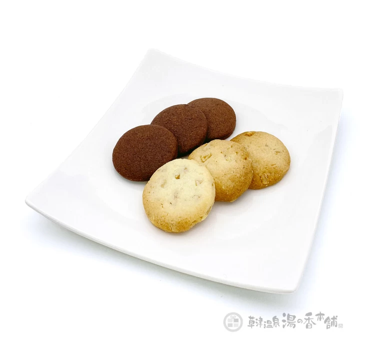 お店で手作り　草津温泉クッキー　アーモンド＆ココア　（群馬県産小麦粉使用）　各14枚