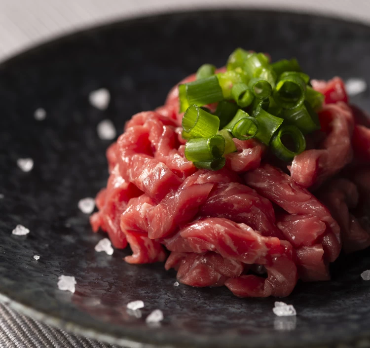 【送料無料】和牛ユッケ食べ比べセット あか牛・藤彩牛ユッケ40g各2個(計4個)