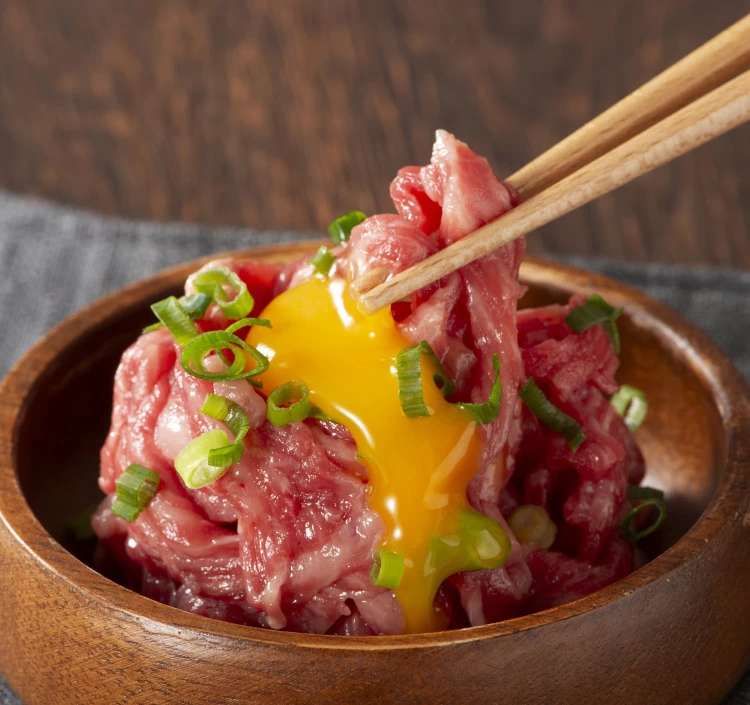 【送料無料】和牛ユッケ食べ比べセット あか牛・藤彩牛ユッケ40g各2個(計4個)