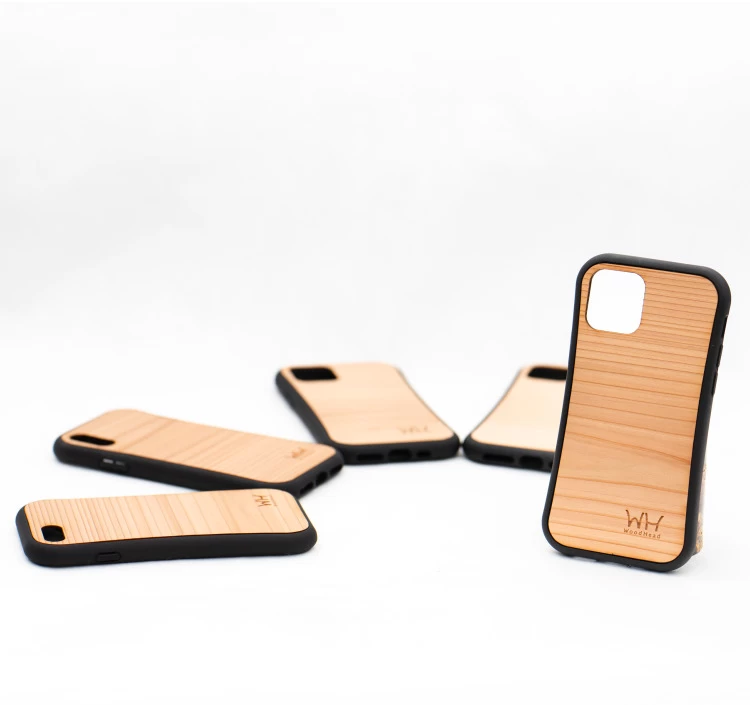 木頭杉iPhoneケース　15Pro対応モデル