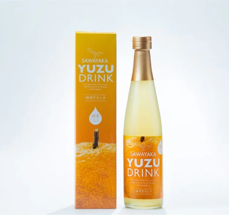 ゆず果汁にハチミツとグラニュー糖、クリアウォーターを加えた飲みやすいジュース
