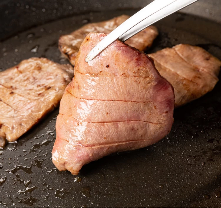 贅沢焼肉セット　5人前1kg（もも、カルビ、牛タン（輸入））