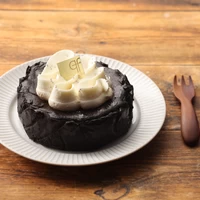ブラックバスクチーズケーキ　12cm【送料無料】 サムネイル