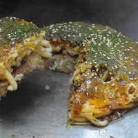 広島風お好み焼き（うどん肉玉イカ天入）3枚セット サムネイル