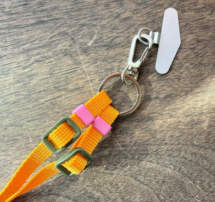 20mmカメラストラップ（スマホ金具つき）サーモンピンク裏地蛍光グリーン革ムラ染め