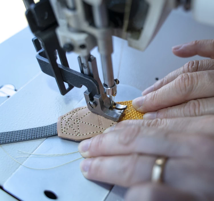 ハンドメイドにこだわり一本ずつ丁寧に縫製