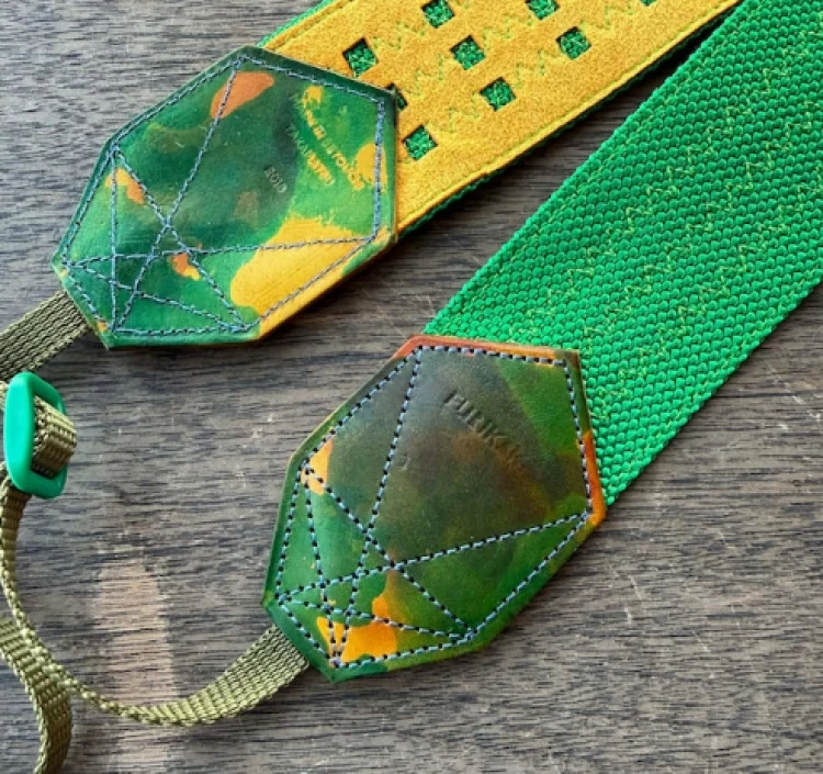 50mm幅カメラスイエローグリーン裏地イエロー革ムラ染