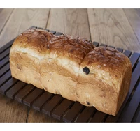 Boulangerie Maison 辻のシンプルな「食パン（くるみとレーズン）」