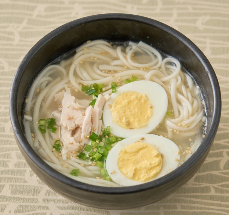 食感はうどんとそうめんのハイブリッド