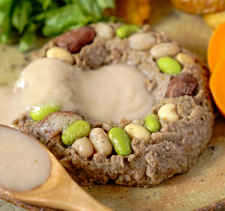 クラフトハンバーグ「十勝の豆」：エゾ鹿 + 白いんげんのピューレソース