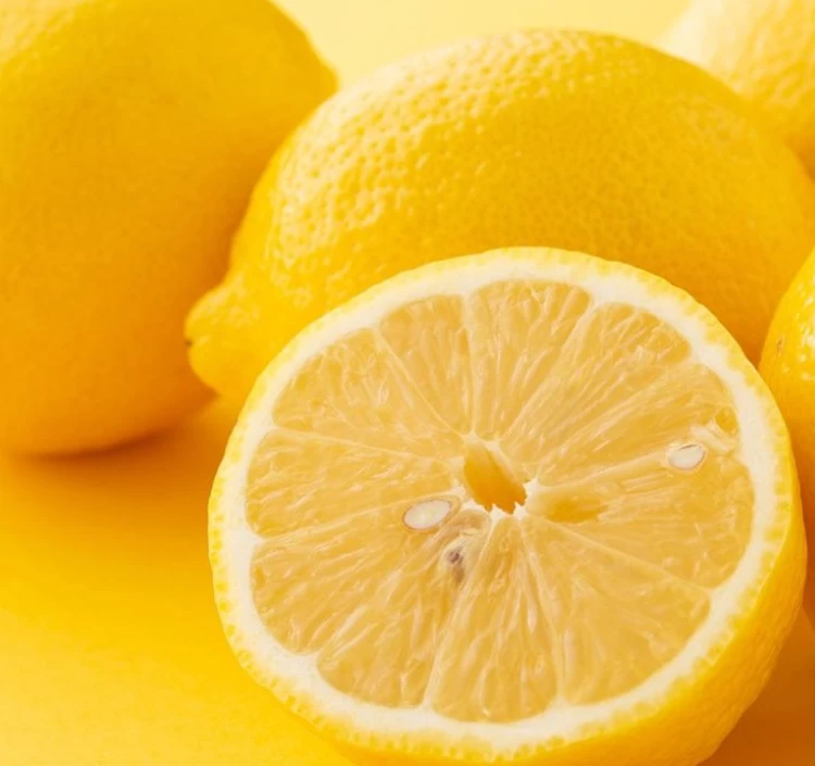 瀬戸内の美味しいレモンは防腐剤もワックスも使用していないため、皮も丸ごと食べられます。