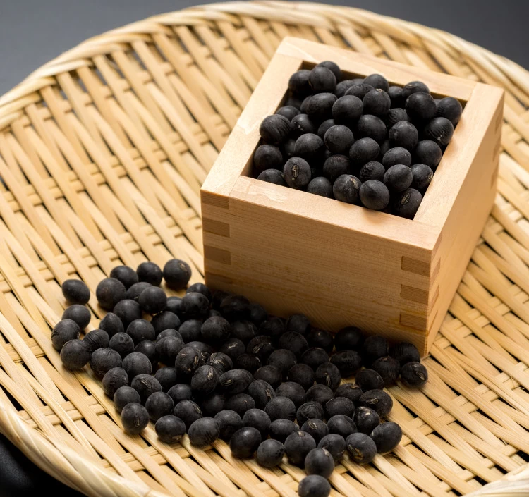 兵庫県丹波産の黒豆 丹波地方の大きな寒暖差、適度な雨量によって豊かな土壌が形成される為、粒が大きく糖度が高く良質で豊かな風味が特徴です。