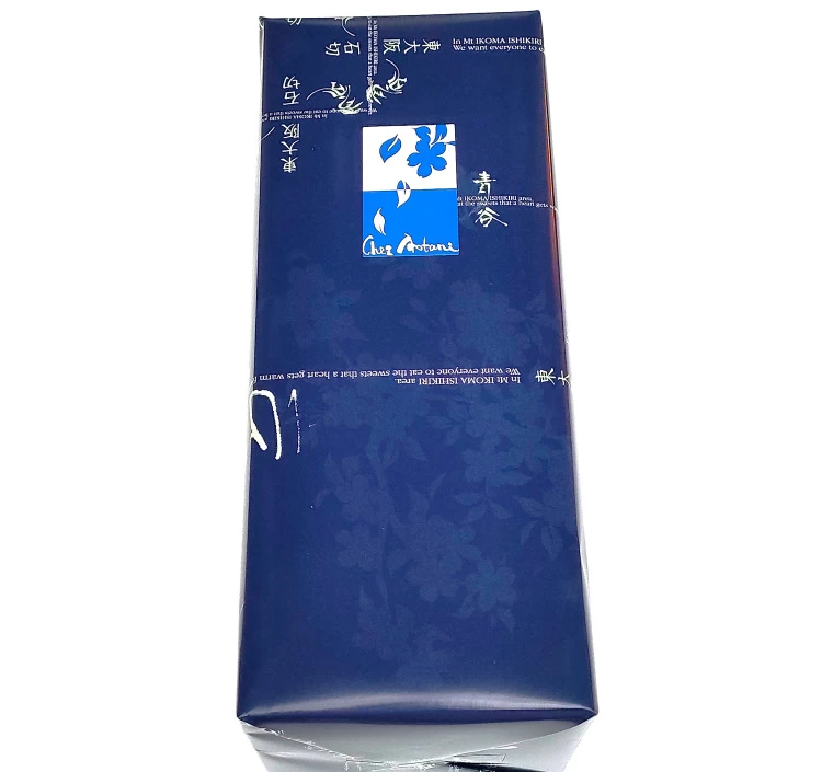 青谷カラーの包装紙で綺麗にラッピング致します。