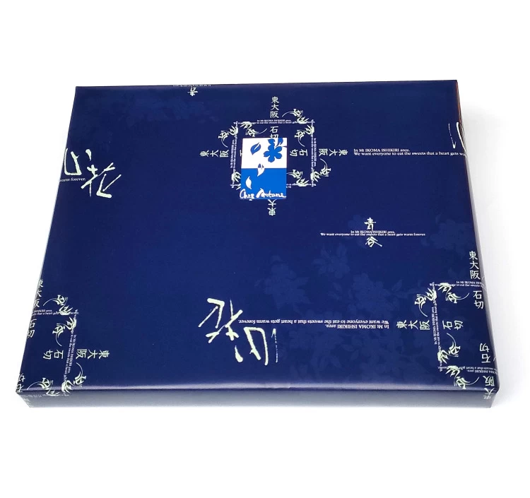 青谷カラーの包装紙で綺麗にラッピング致します。