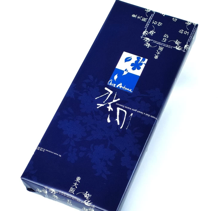 青谷カラーの包装紙で綺麗にラッピング致します。