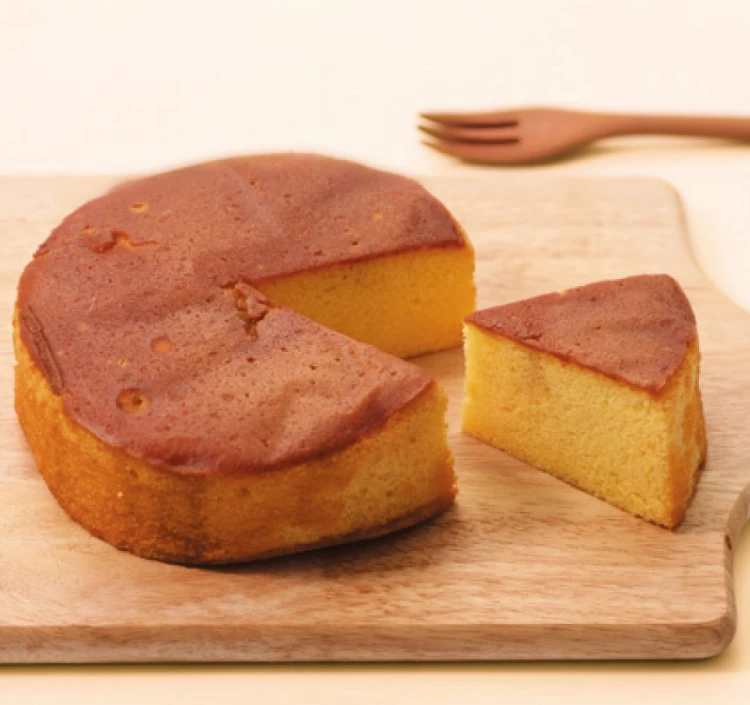 香り豊かなバターをふんだんに使用した、きめ細かい生地で、しっとり、ふっくらと焼き上げました。