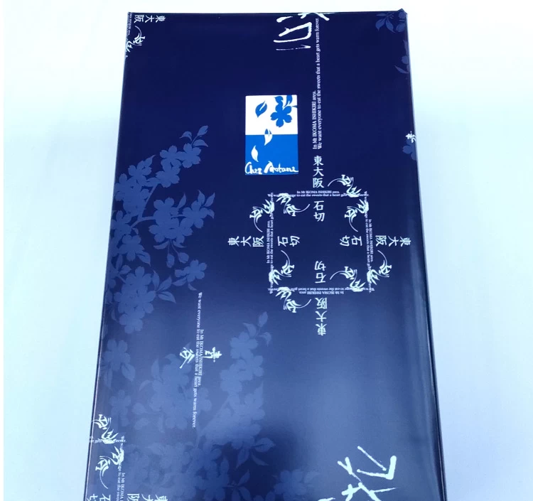 青谷カラーの包装紙で綺麗にラッピング致します。