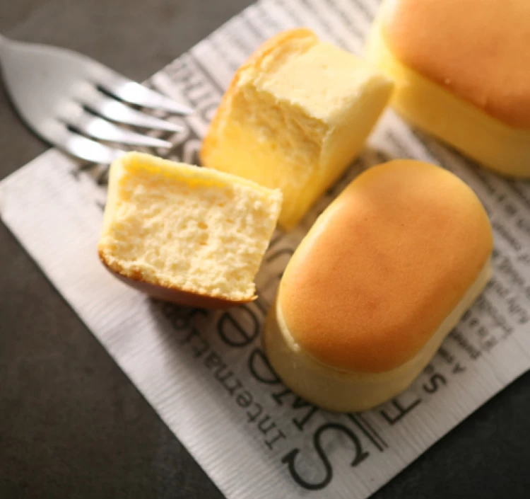 当店定番の人気商品の夢ちーずは創業当時から変わらない製法と味で多くのお客様に愛されています。