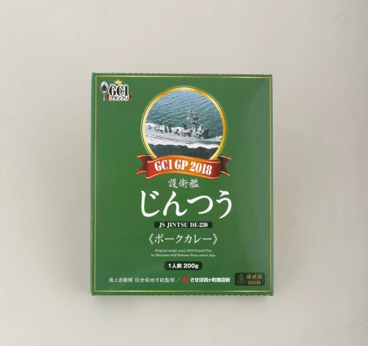 玉ねぎなどの野菜をじっくり煮込んだポークカレー