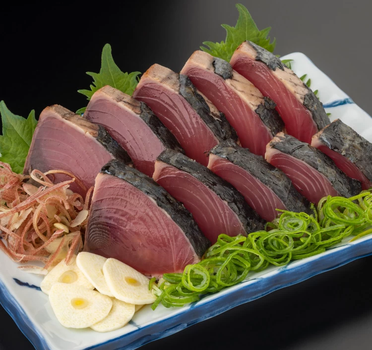 【お得】大人気商品!〈送料無料〉訳アリ藁焼きカツオのタタキ1.8kg(秘伝のタレ付き)(冷凍)
