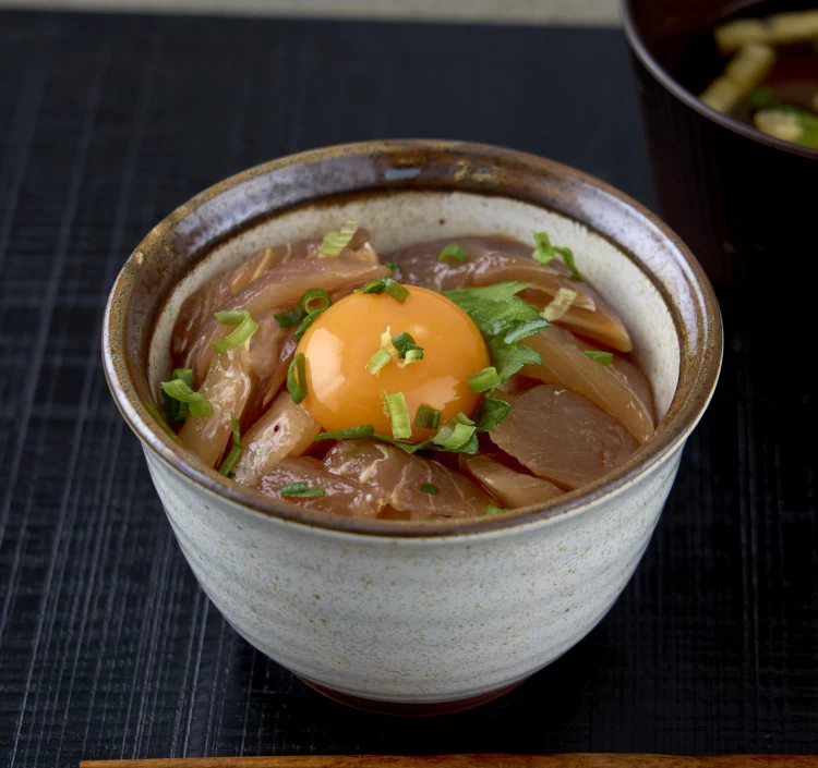 まぐろの漬け丼