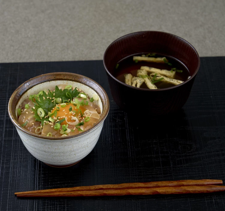 手軽に本格的な海鮮丼を堪能