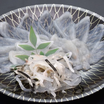 国産トラふぐ(養殖)刺身1人前／18cmプラスチック皿冷凍