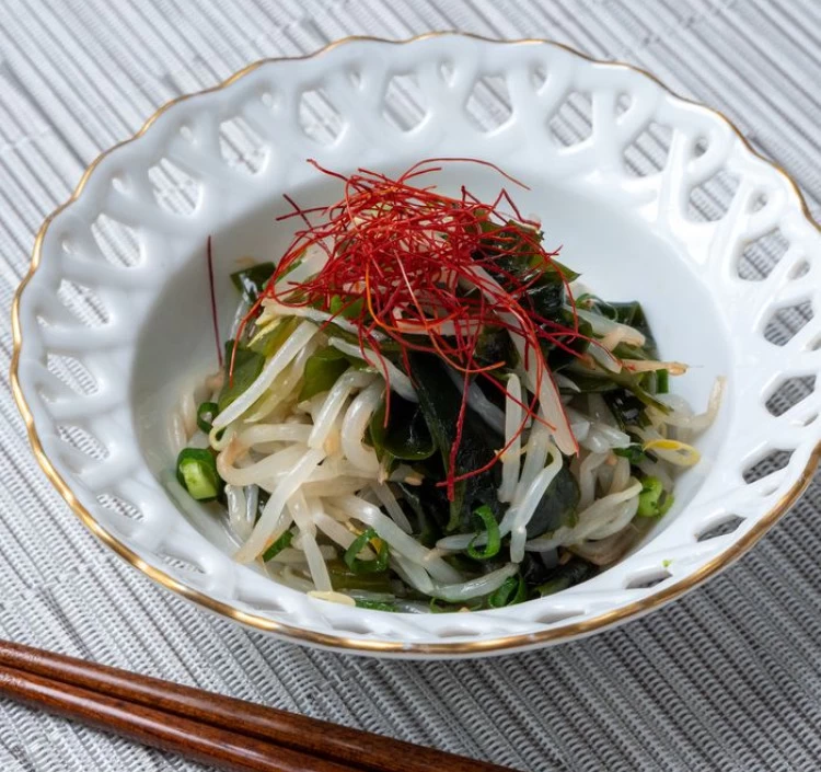 （冷蔵）岩手・川秀の味覚 塩蔵生わかめ １００g×3袋(化粧箱入り)