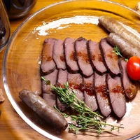 絶品！ ローストヴェニソン 鹿肉（ロース部）低温調理した 柔らかい鹿肉のステーキです。 サムネイル